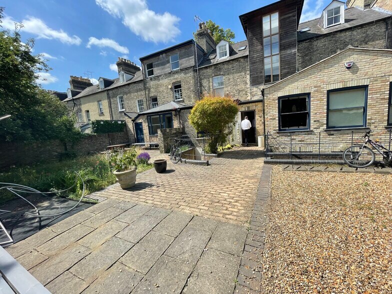 85 Hills Rd, Cambridge à louer - Photo du bâtiment - Image 2 de 8