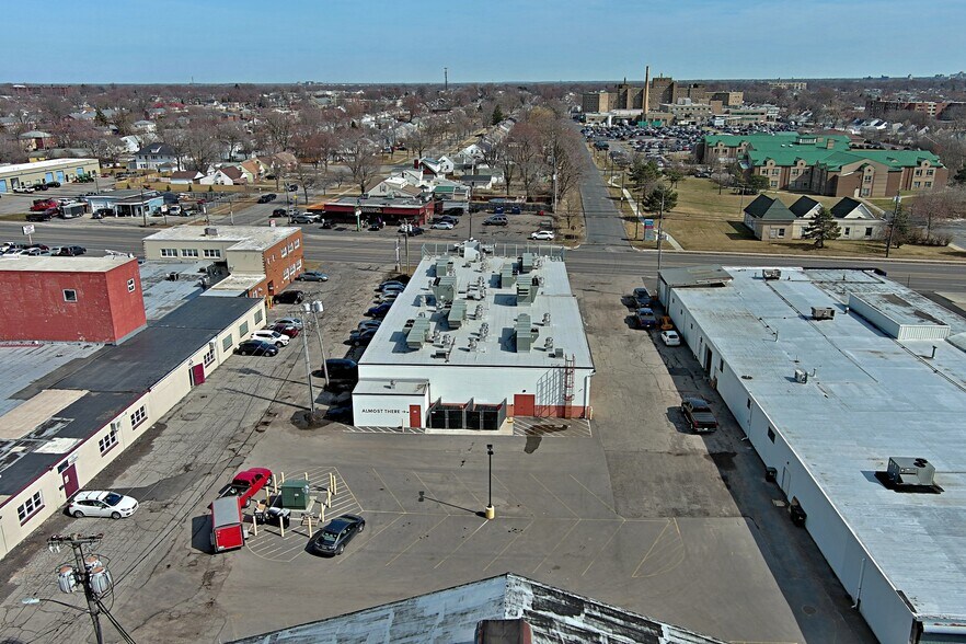 1516 Military Rd, Buffalo, NY à vendre - Photo du bâtiment - Image 2 de 33