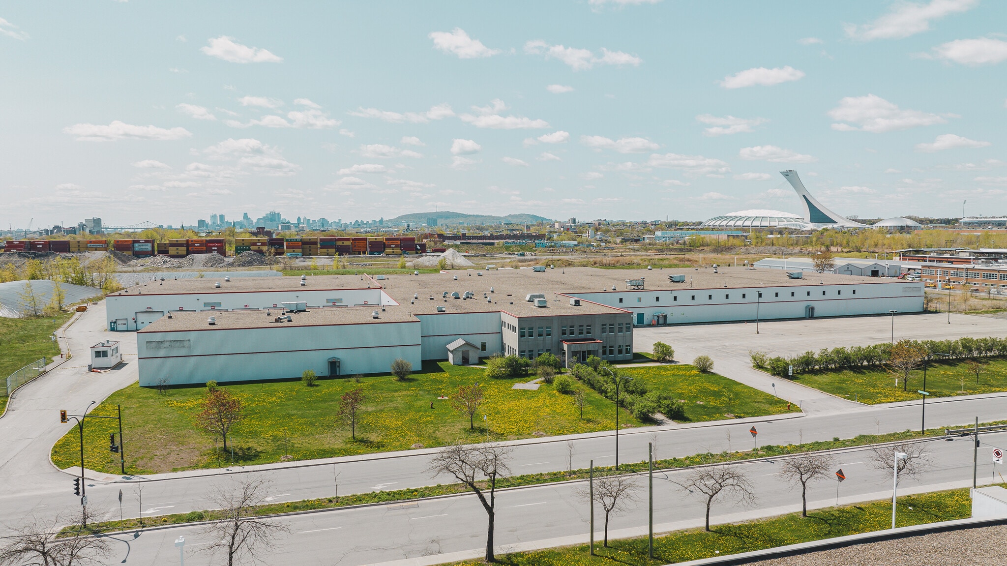 1900 Rue Dickson, Montréal, QC à louer Photo du bâtiment- Image 1 de 6
