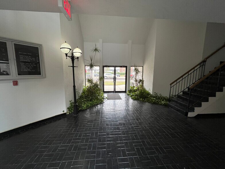 950 S Tamiami Trl, Sarasota, FL à louer - Photo du bâtiment - Image 2 de 16