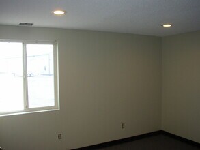 945 5th Ave SE, Hutchinson, MN for lease Interior Photo- Image 2 of 8