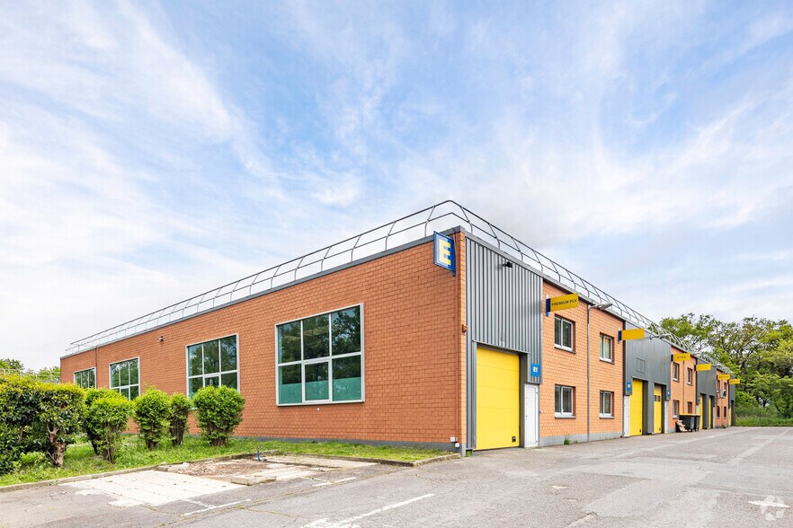 Industriel dans Saint-Ouen-l'Aumône à louer - Photo principale - Image 2 de 2