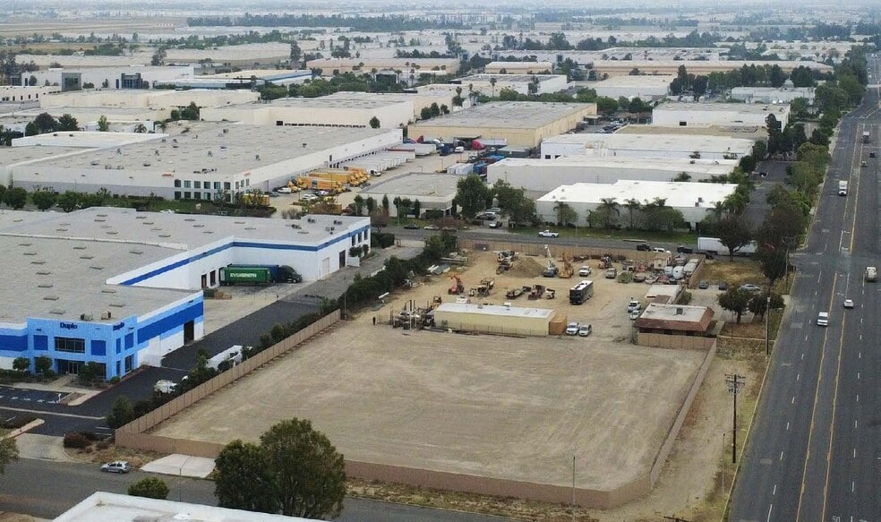 2049 E Francis St, Ontario, CA for lease - Primary Photo - Image 1 of 4