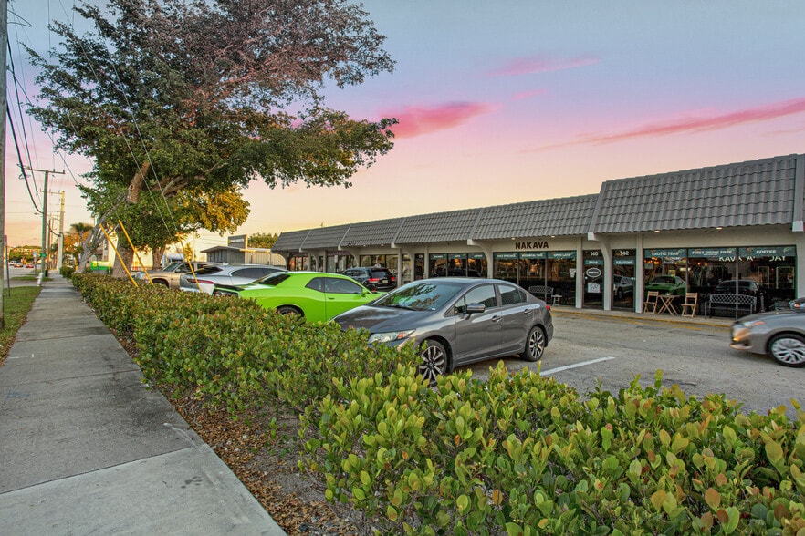 130 NW 20th St, Boca Raton, FL for lease - Building Photo - Image 3 of 8
