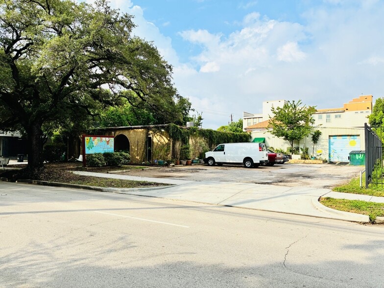 1818 Waugh Dr, Houston, TX for sale - Building Photo - Image 1 of 9