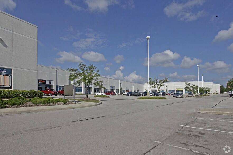 3250 Ridgeway Dr, Mississauga, ON à louer - Photo du bâtiment - Image 3 de 4