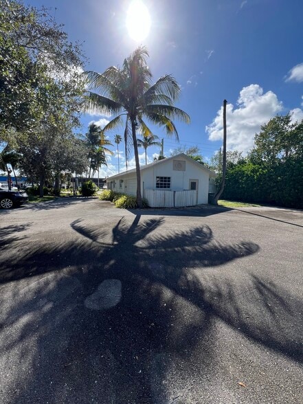 201 Toney Penna Dr, Jupiter, FL à vendre - Photo du bâtiment - Image 2 de 12