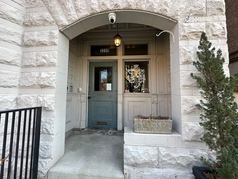 2229 N Charles St, Baltimore, MD à louer - Photo du bâtiment - Image 3 de 15