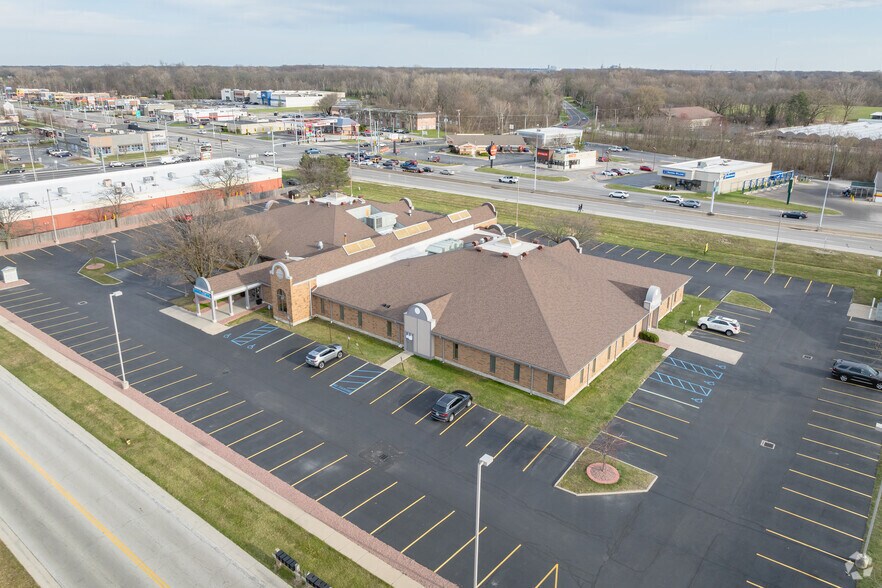 6839-6855 Spring Valley Dr, Holland, OH à louer - Photo du bâtiment - Image 3 de 16