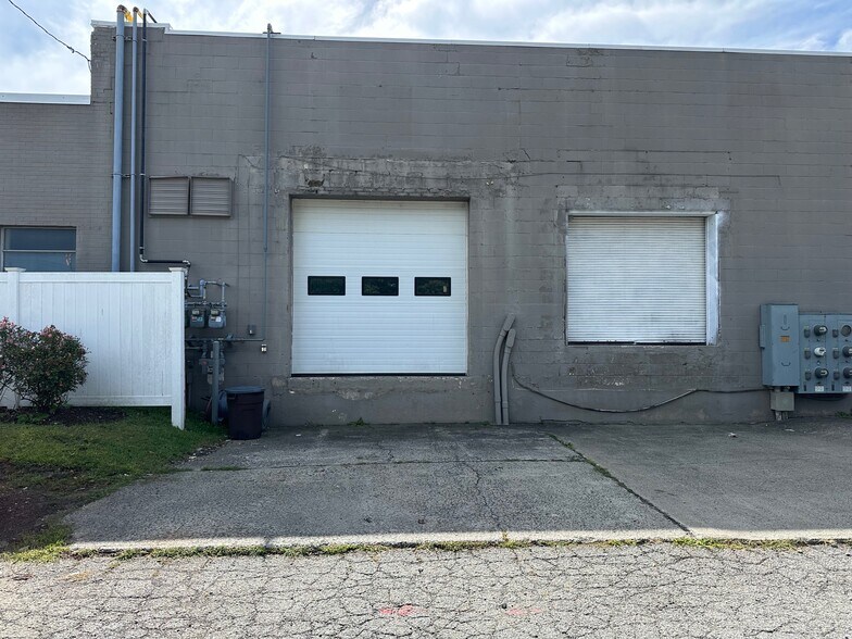 15 Great Pasture Rd, Danbury, CT for lease - Building Photo - Image 2 of 4