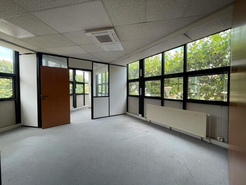 Office in Champigny-sur-Marne for lease - Interior Photo - Image 3 of 11
