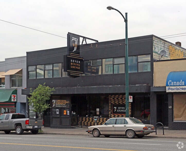 53-55 W Broadway, Vancouver, BC à louer - Photo du bâtiment - Image 1 de 2