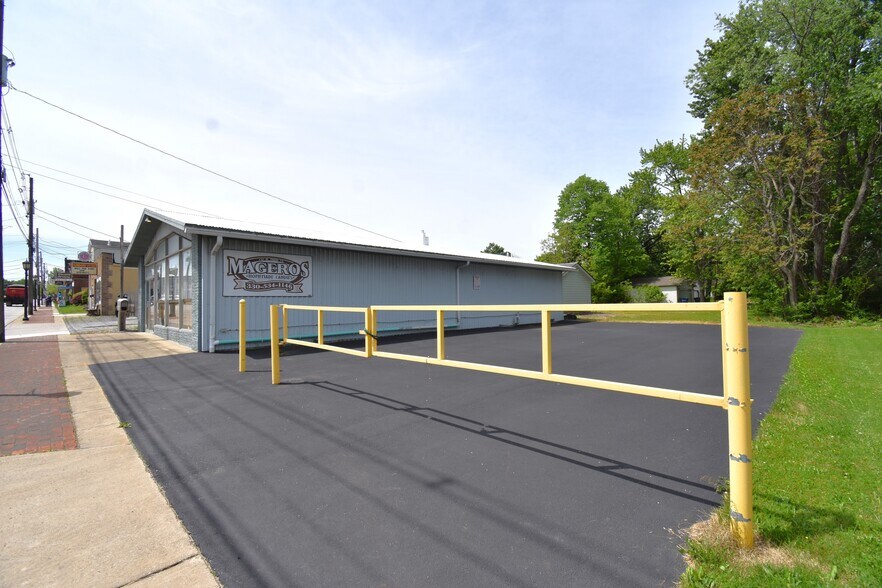 132 N Main St, Hubbard, OH for sale - Building Photo - Image 2 of 31