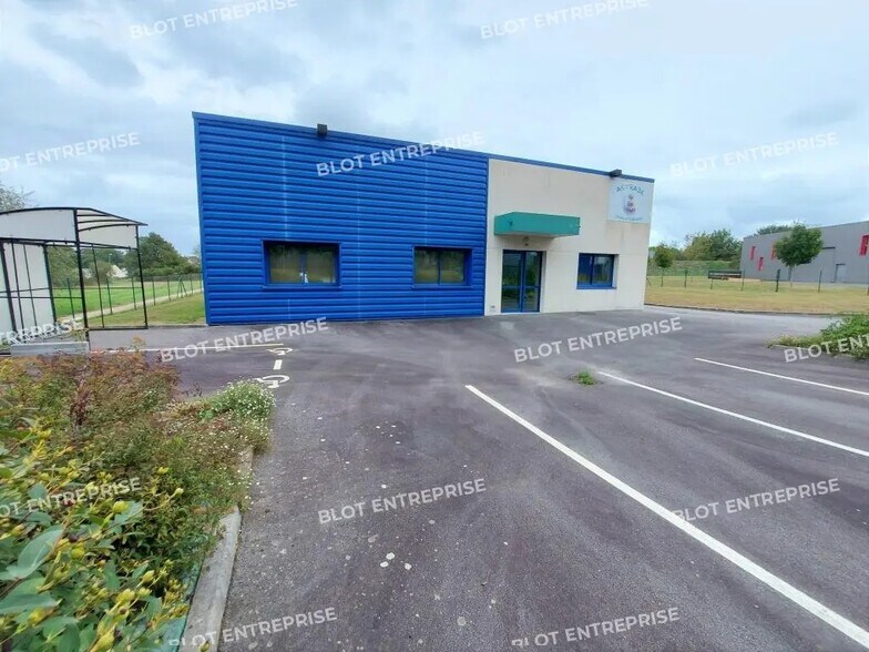 Bureau dans Treillières à louer - Photo du bâtiment - Image 2 de 14