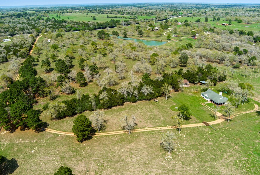 1661 FM 535, Smithville, TX à vendre - Photo du bâtiment - Image 2 de 40