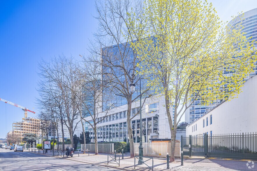 13-15 Rue Jean Jaurès,, Puteaux à louer - Photo du bâtiment - Image 3 de 3