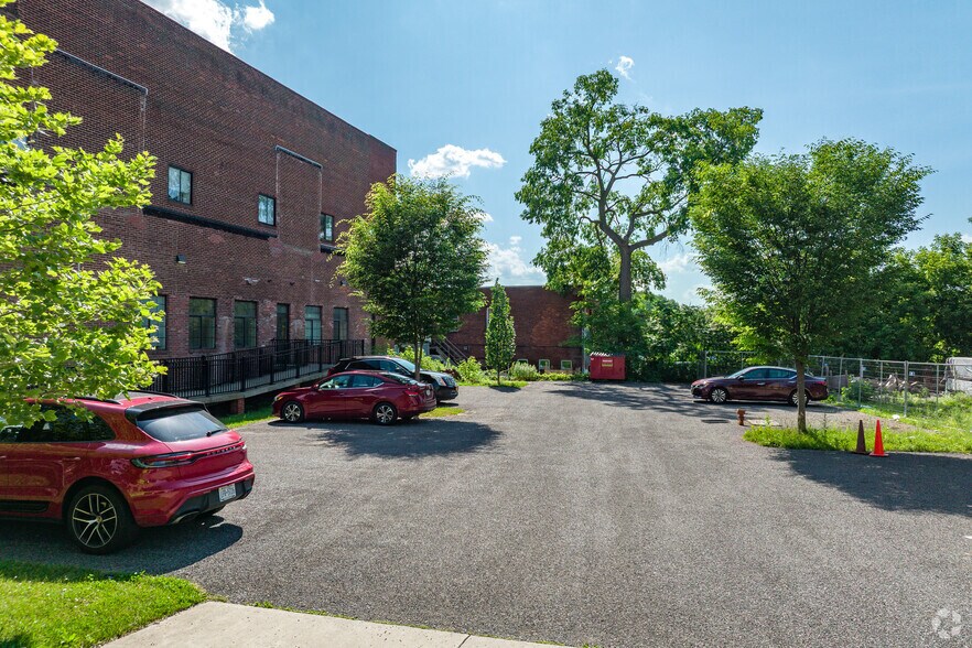 257 Washington St, Binghamton, NY à vendre - Photo du bâtiment - Image 3 de 23