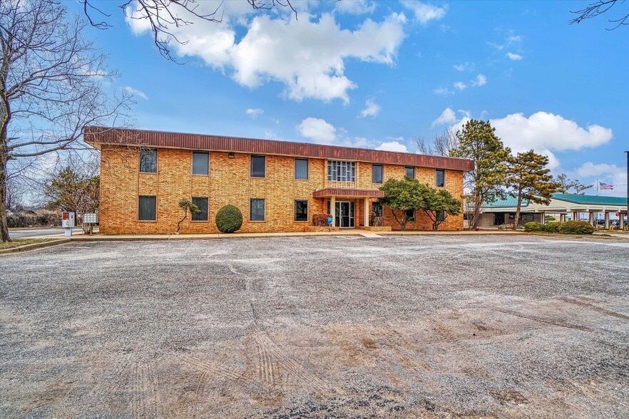 111 Sequoyah Ln, Altus, OK for sale - Building Photo - Image 3 of 11