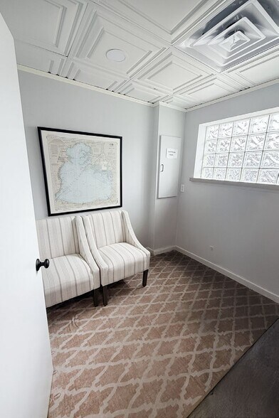 18524 Mack Ave, Grosse Pointe, MI à vendre - Photo intérieure - Image 3 de 7