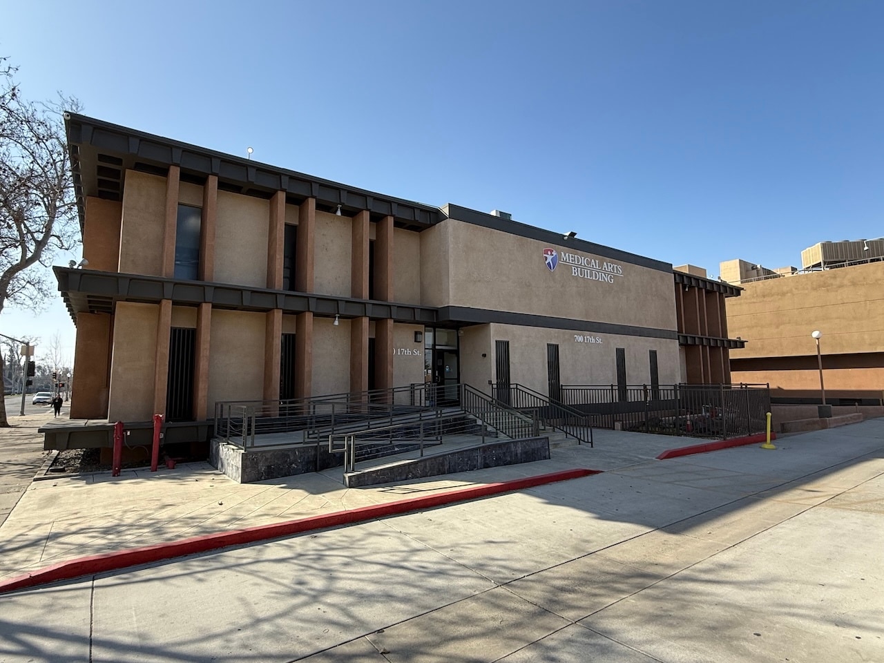 712 17th St, Modesto, CA for lease Primary Photo- Image 1 of 6