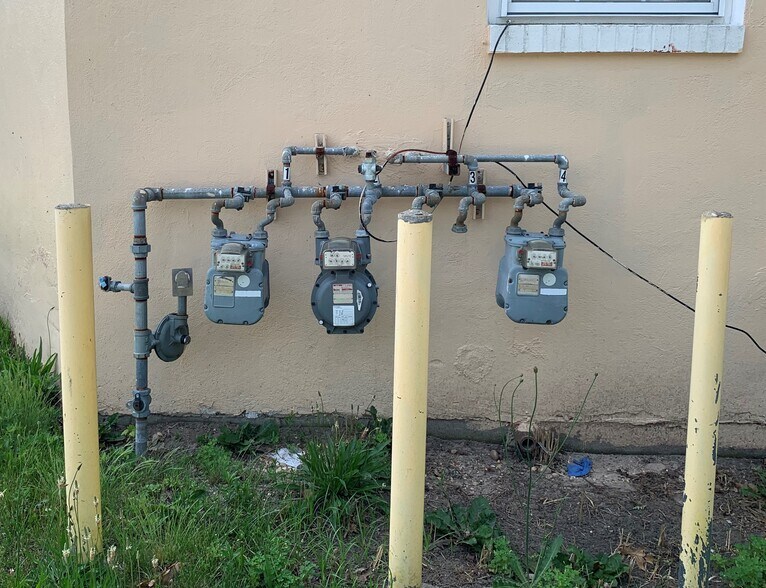 207 Bayshore Rd, Deer Park, NY à louer - Photo du bâtiment - Image 3 de 8