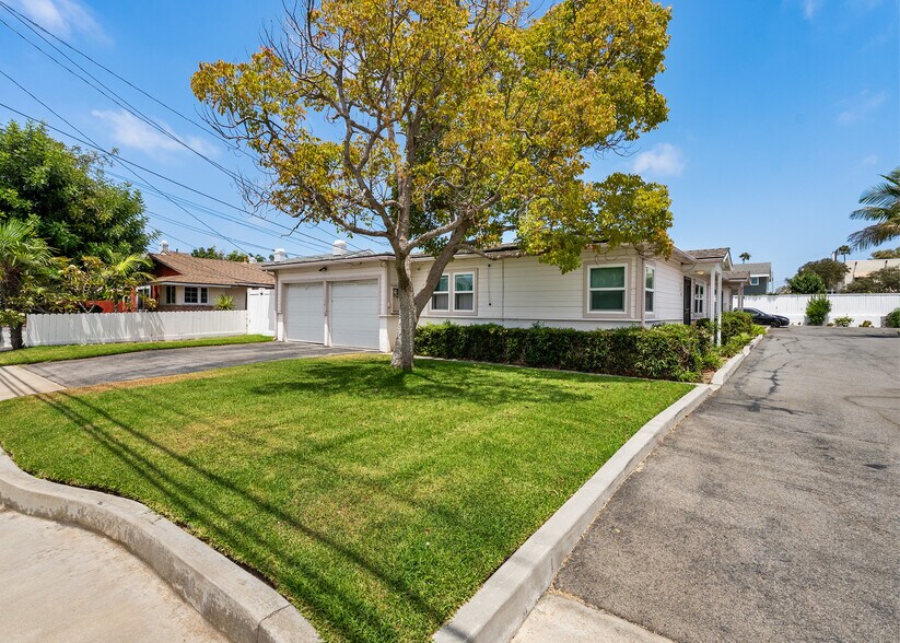 384 E 16th St, Costa Mesa, CA à vendre - Photo du bâtiment - Image 3 de 9