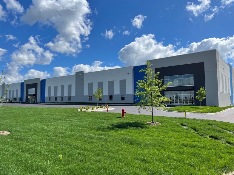 9450 Zachary Ln, Maple Grove, MN for lease - Building Photo - Image 2 of 3