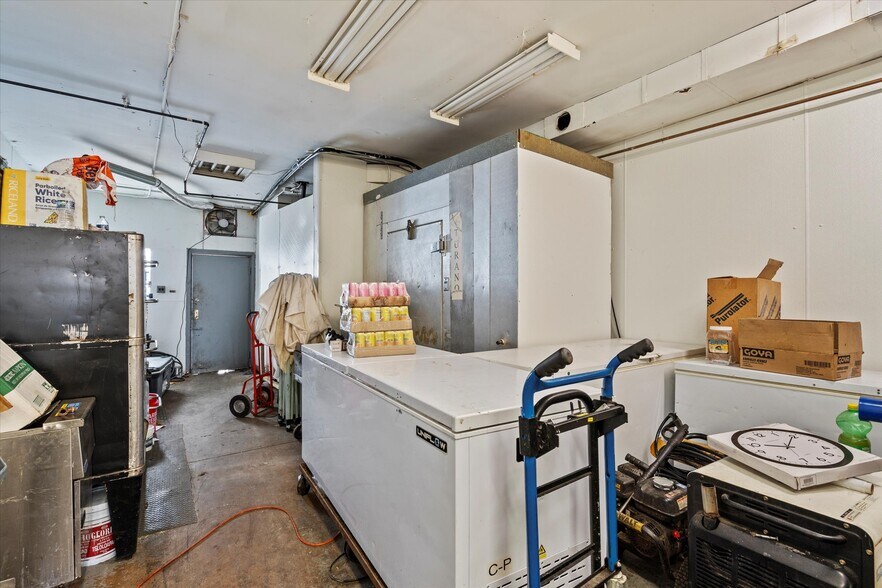 5546 S Archer Ave, Chicago, IL à vendre - Photo du bâtiment - Image 3 de 39