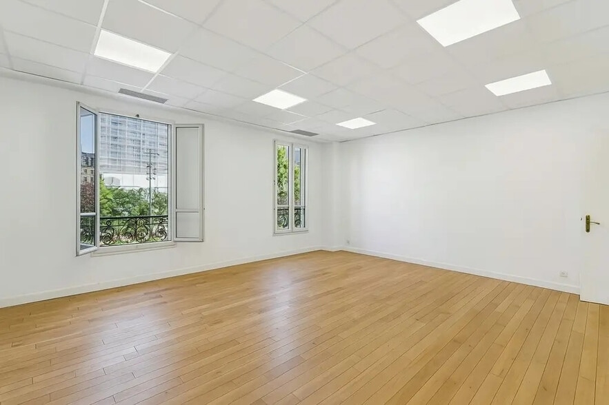 Office in Paris for lease - Building Photo - Image 2 of 8