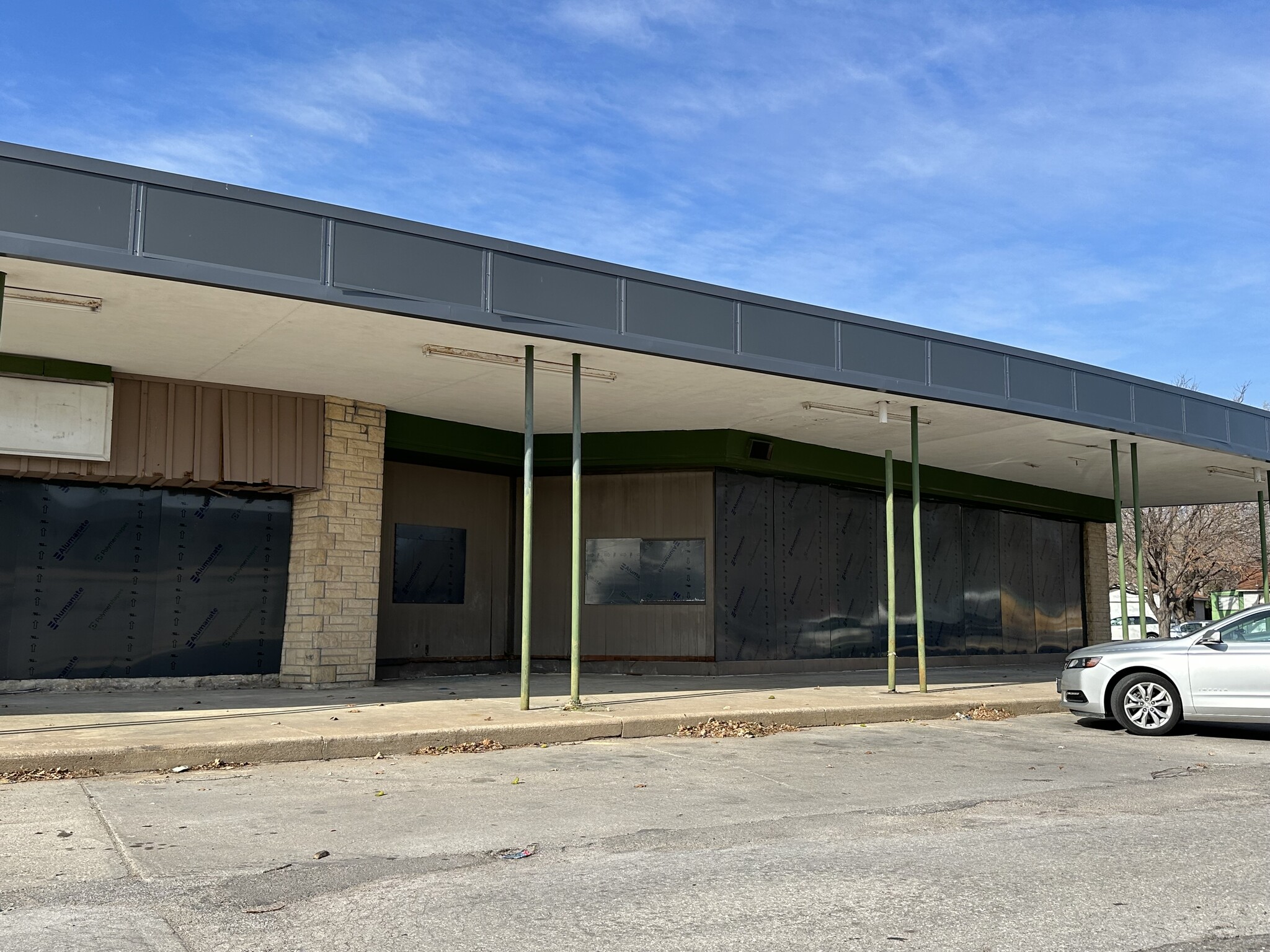 2747 Boulevard Plz, Wichita, KS for lease Building Photo- Image 1 of 1