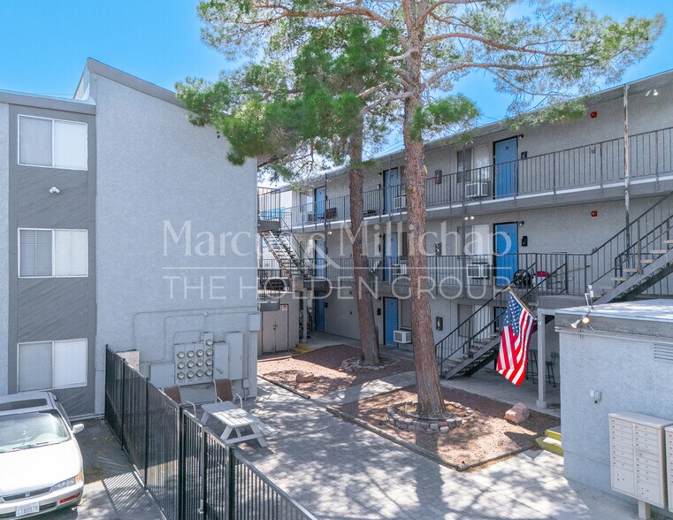 230 S Maryland Pkwy, Las Vegas, NV à vendre - Photo du bâtiment - Image 3 de 11