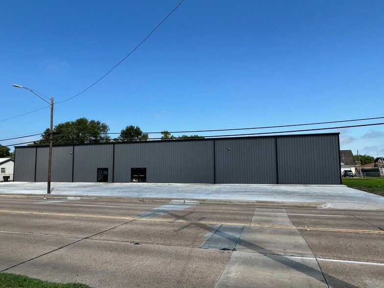708 Nederland Ave, Nederland, TX for lease - Building Photo - Image 2 of 9
