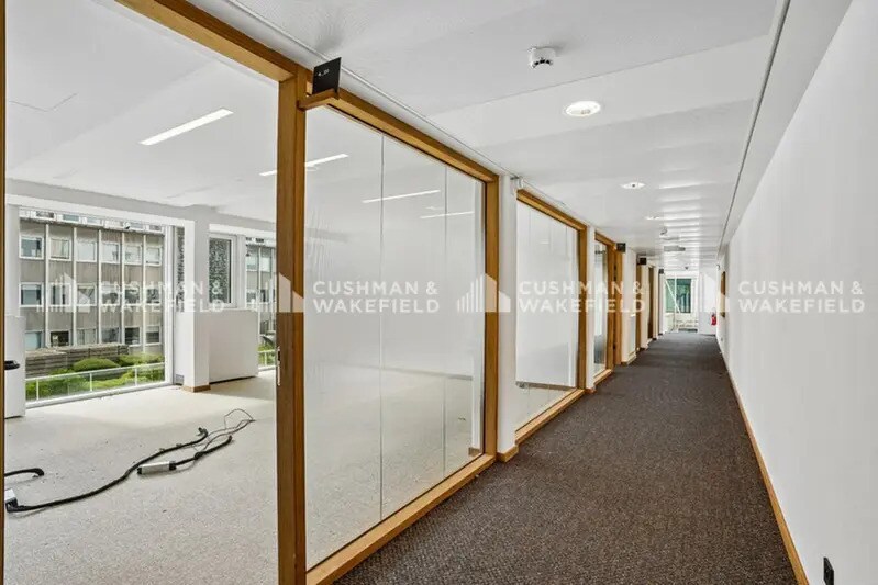 31 Rue Du Colisée, Paris for lease Interior Photo- Image 1 of 3