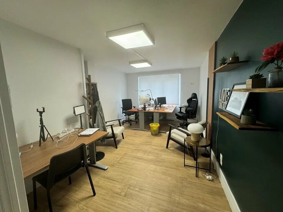 Office in Villeurbanne for lease Building Photo- Image 1 of 6