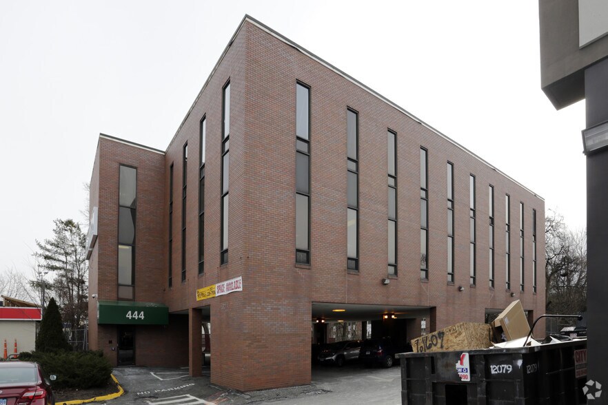 444 Westport Ave, Norwalk, CT à louer - Photo du bâtiment - Image 2 de 2