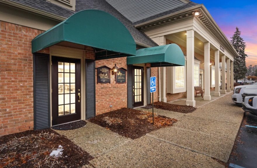 5777 W Maple Rd, West Bloomfield, MI for lease Primary Photo- Image 1 of 13