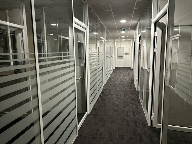 Office in Reims for lease - Interior Photo - Image 3 of 8