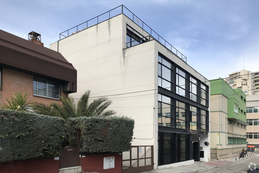 Calle Retamar, 11, Madrid, Madrid for lease - Building Photo - Image 1 of 3