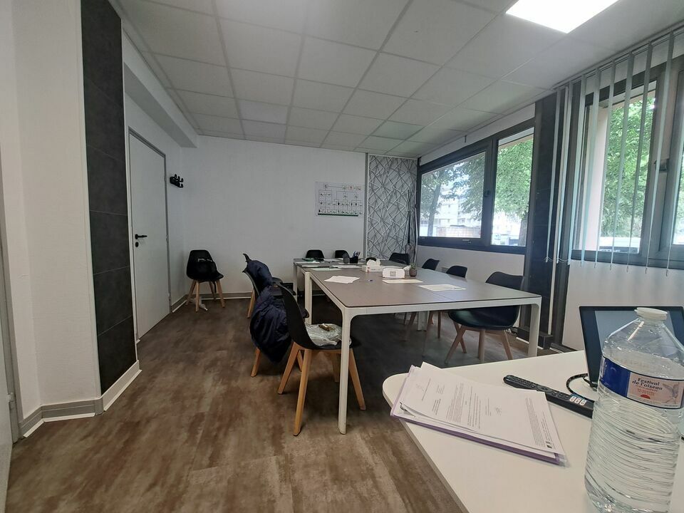 Office in Rouen for sale Interior Photo- Image 1 of 7