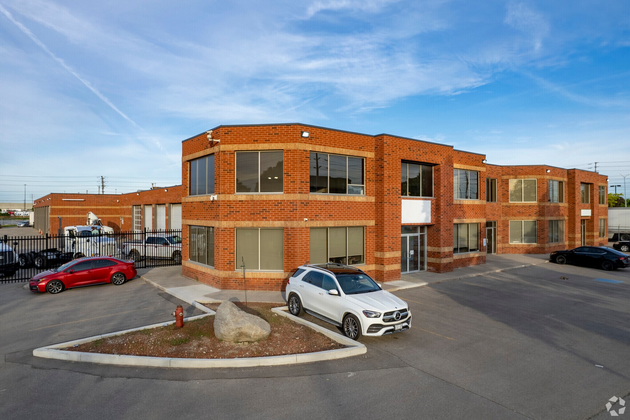 6950 Tomken Rd, Mississauga, ON à vendre Photo du bâtiment- Image 1 de 1