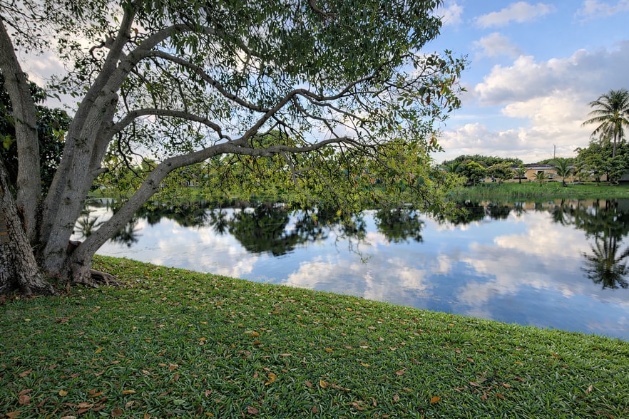 3700 NW 27th St, Lauderdale Lakes, FL for sale - Primary Photo - Image 1 of 11