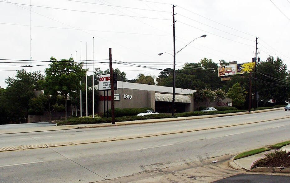 1919 Piedmont Rd NE, Atlanta, GA à louer - Photo du bâtiment - Image 3 de 16