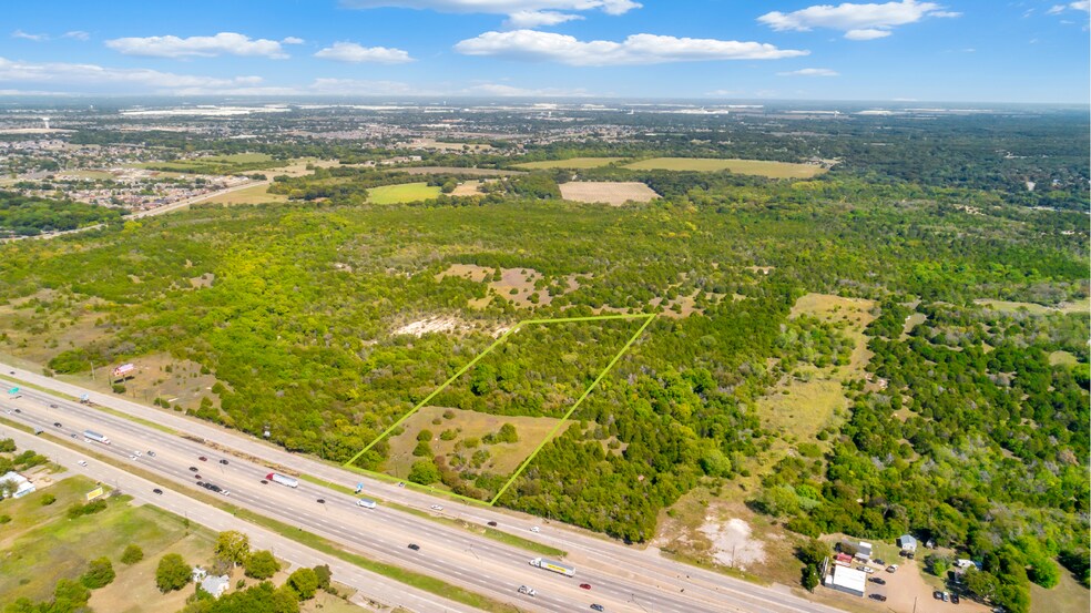 630 S I-35 E, Lancaster, TX à vendre - Photo du bâtiment - Image 2 de 4
