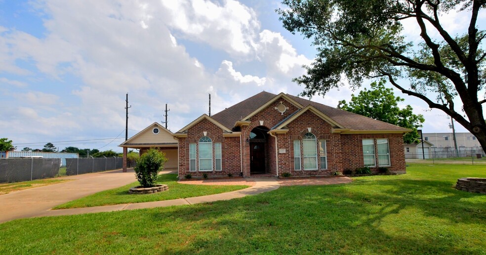 13203 Weiman Rd, Houston, TX for lease - Primary Photo - Image 1 of 4