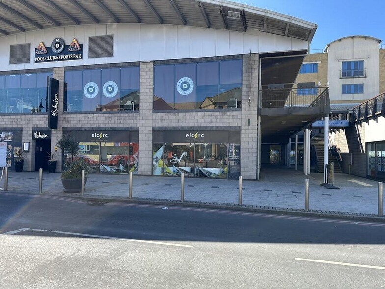 1 Marina Way, Brighton à louer - Photo du bâtiment - Image 3 de 26