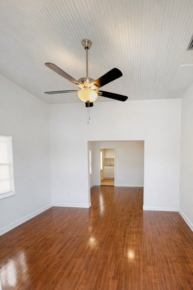 2507 N Armenia Ave, Tampa, FL for lease - Building Photo - Image 3 of 12