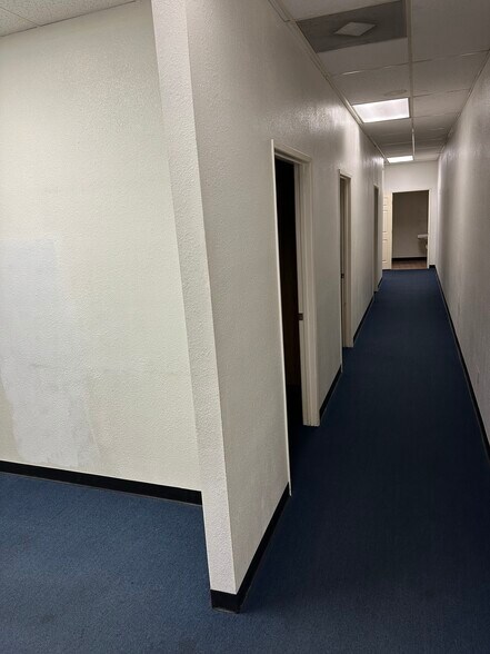 521-595 S Azusa Way, La Puente, CA à louer - Photo du bâtiment - Image 2 de 4