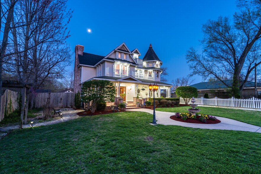 306 N Main St, Bentonville, AR à vendre - Photo du bâtiment - Image 2 de 53