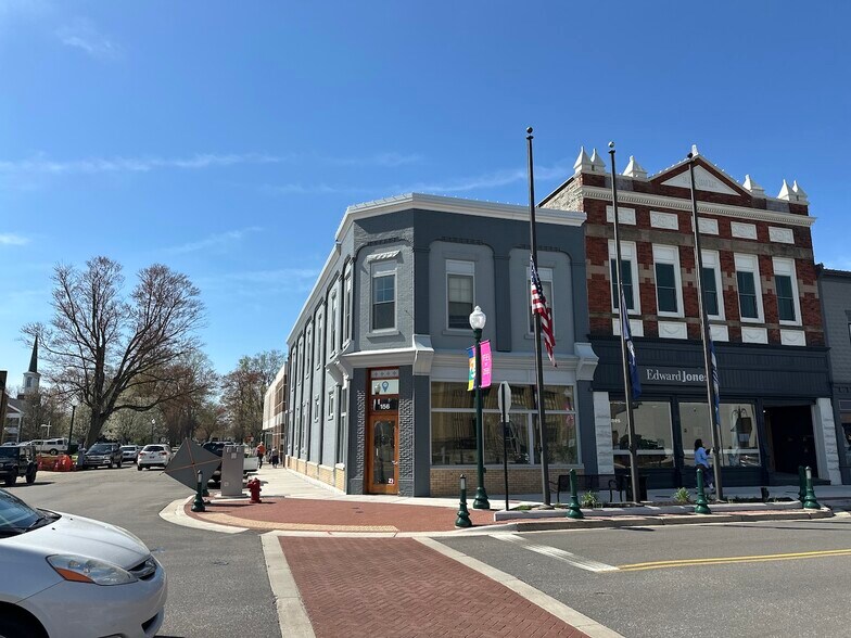 156 E Main Ave, Zeeland, MI à louer - Photo du bâtiment - Image 2 de 4