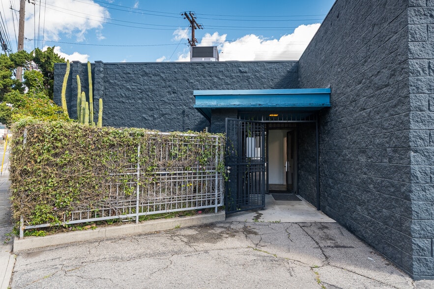 2720 N Ontario St, Burbank, CA for lease - Building Photo - Image 3 of 11